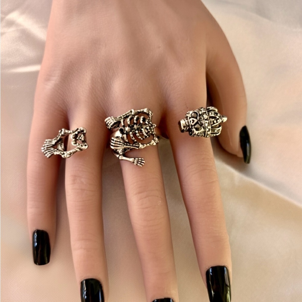 Skeleton Queen Multi-Finger Ring - Picture 5 of 16